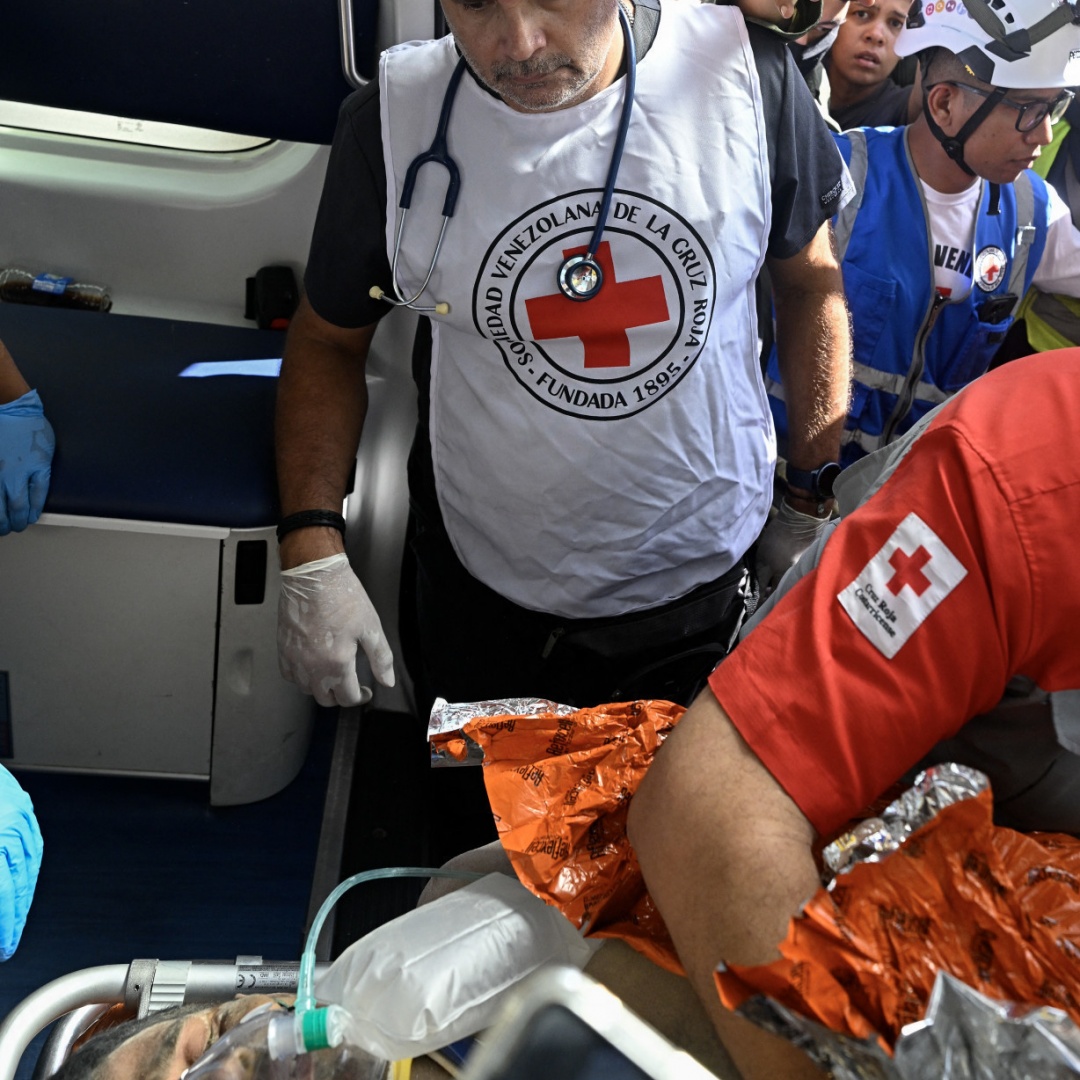 La scrivania gli salva la vita: estratto vivo dopo 8 giorni sotto le macerie