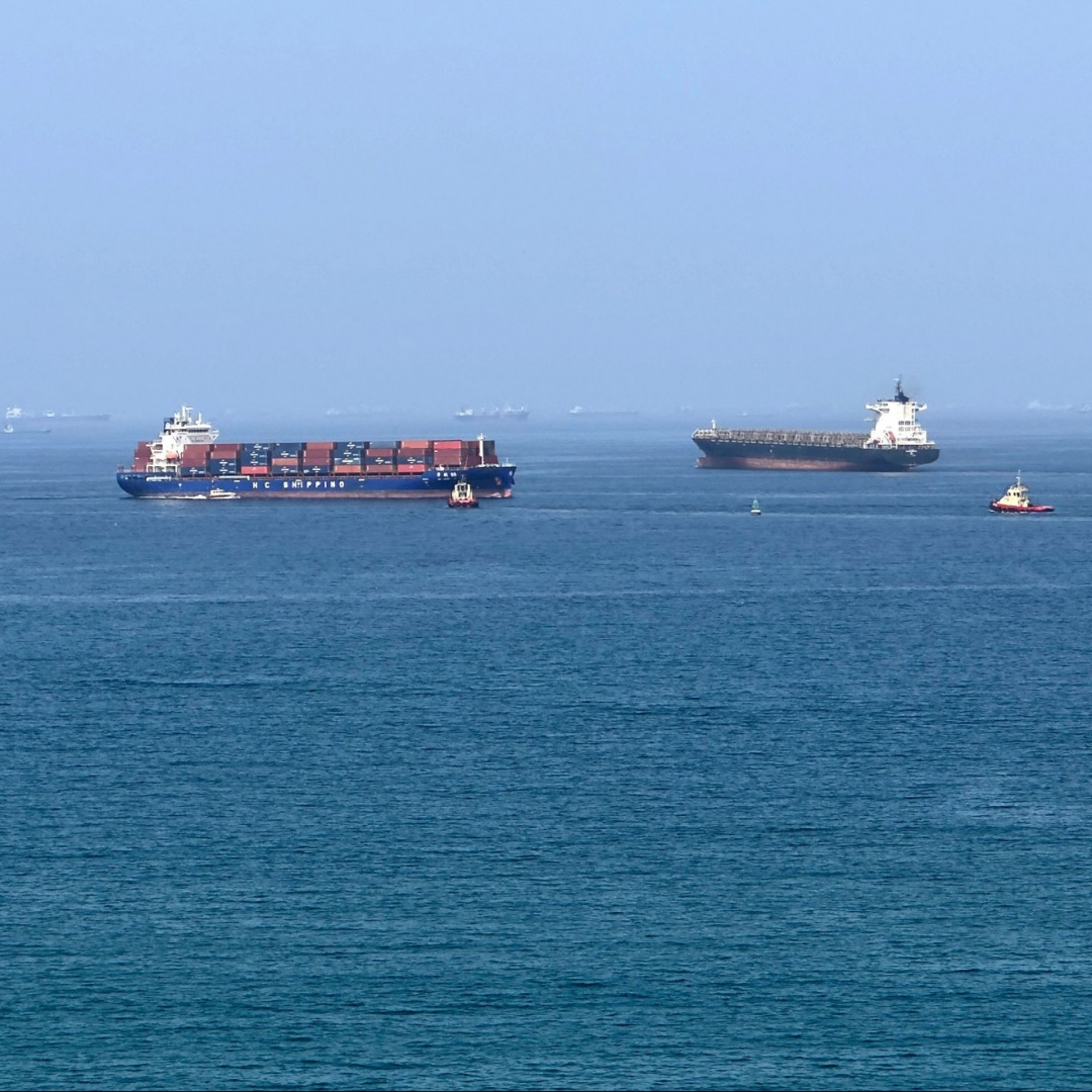 Il traffico a Hormuz prosegue, nonostante la ripresa delle ostilità
