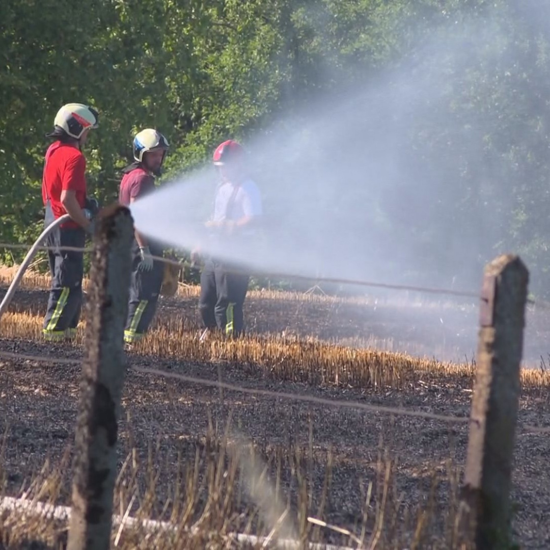 Caldo e vento alimentano l’incendio