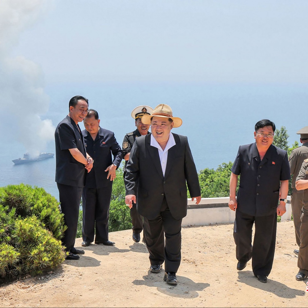 Kim supervisiona il test del nuovo cacciatorpediniere