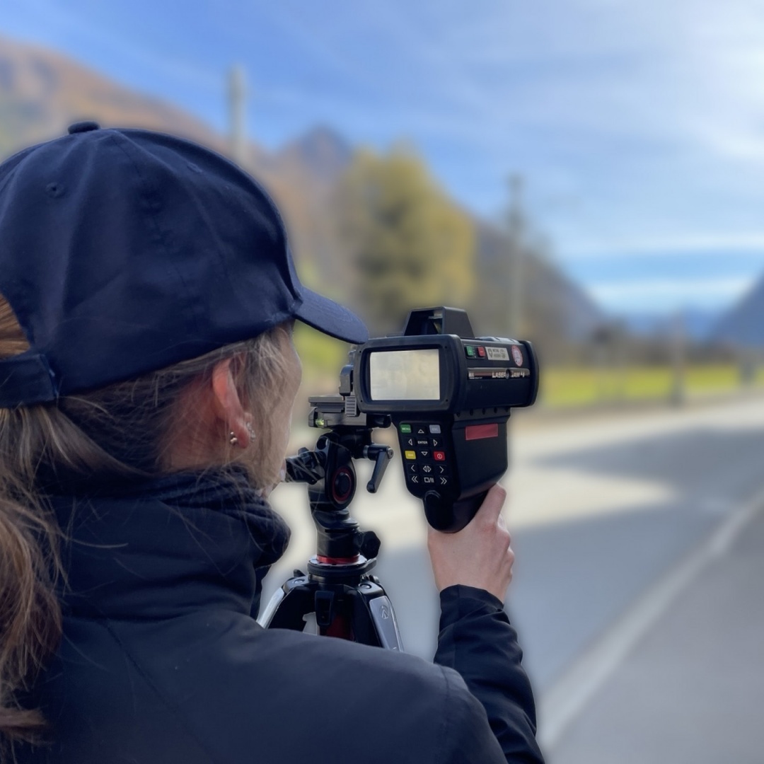 Motociclista a 111 km/h sul Passo del Bernina