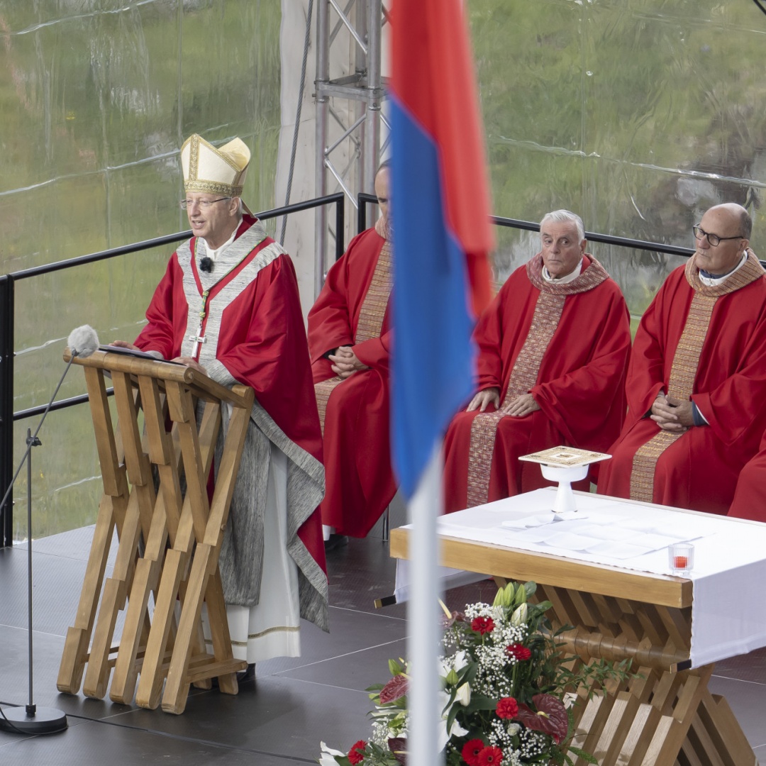 L'estate di mons. Alain de Raemy tra celebrazioni, pellegrinaggi e incontri