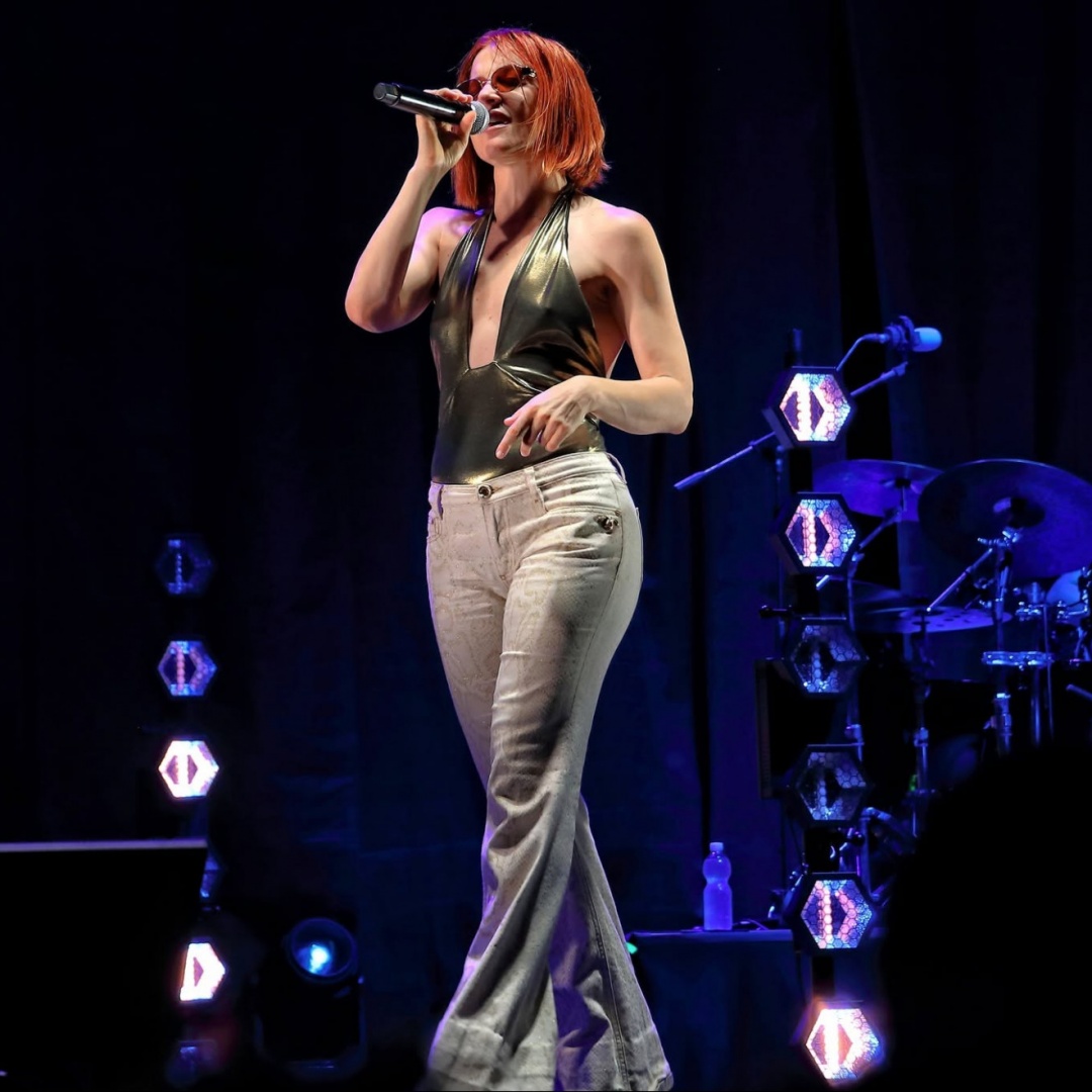 Noemi sospende il tour dopo l'incidente: tornerà sul palco dal 16 agosto