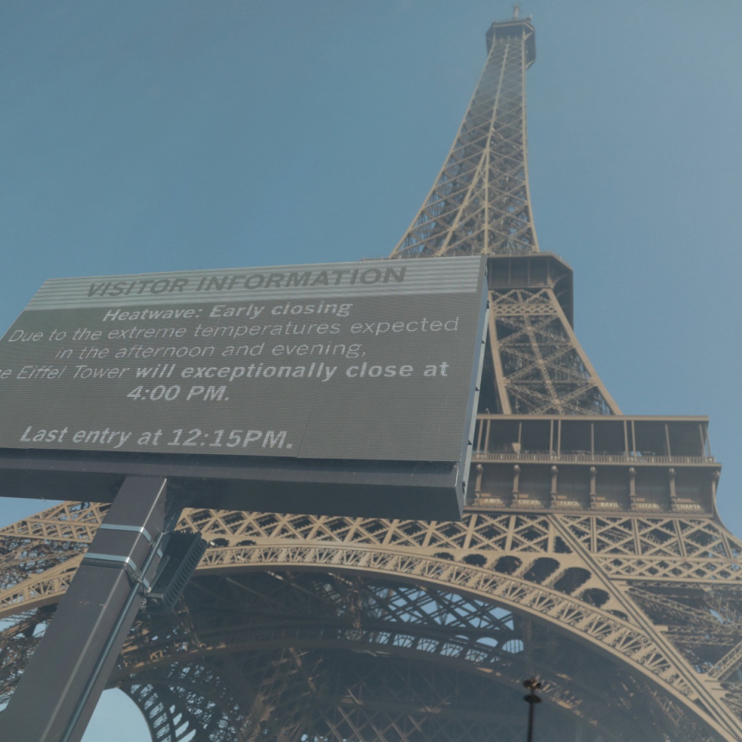 Parigi tocca i 35 gradi, chiudono in anticipo Tour Eiffel e Louvre