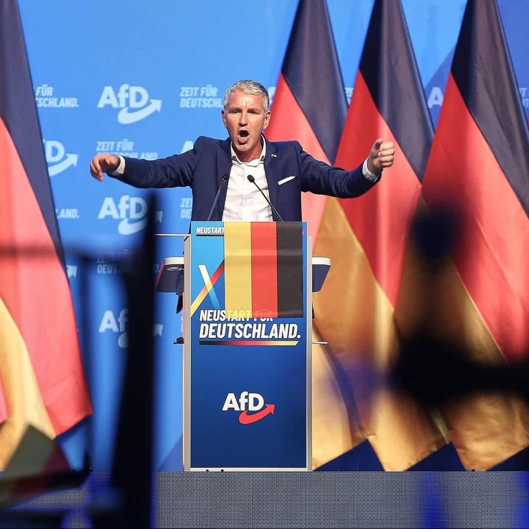 AfD a congresso tra proteste e slogan: «Rendiamo di nuovo grande la Germania»