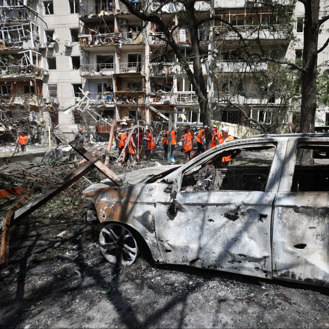 A Kiev distrutto anche un magazzino della Croce Rossa