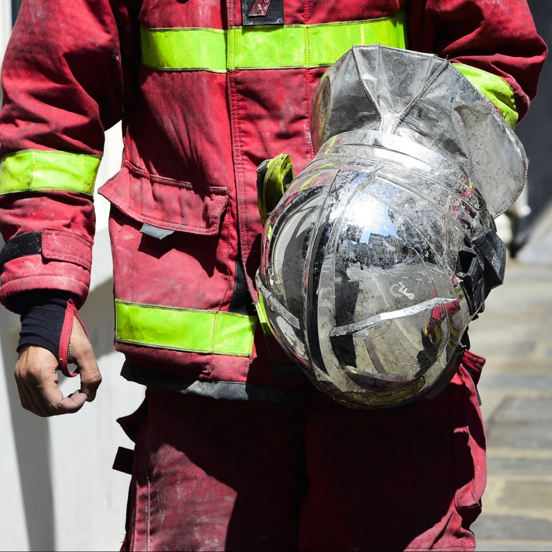 Giovane pompiere muore fra le fiamme in Savoia