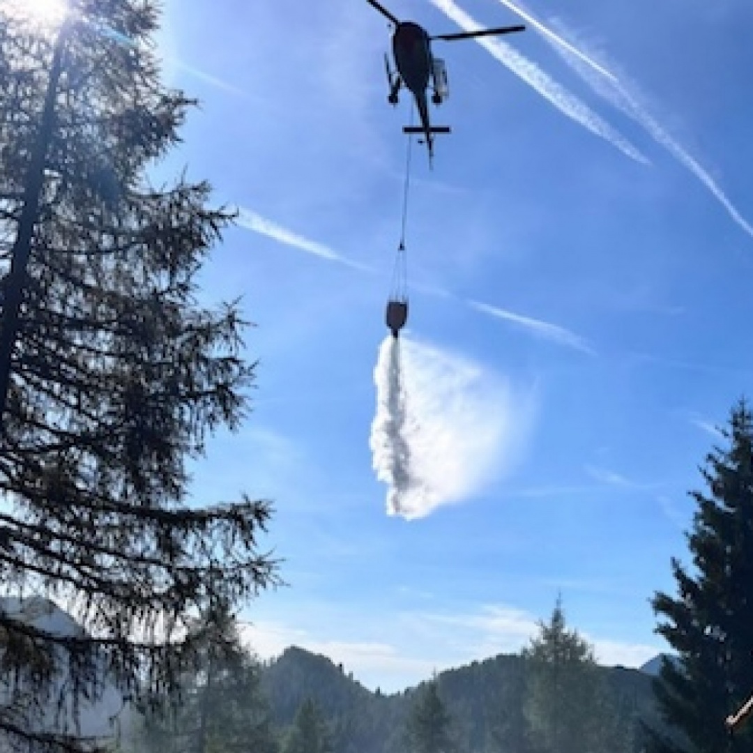 Incendi al confine con il Ticino