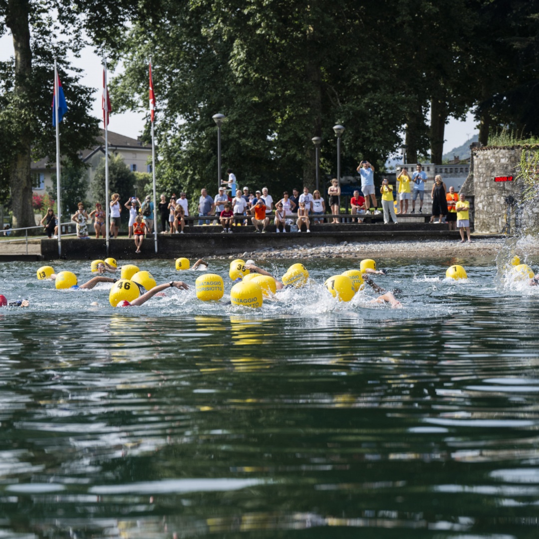 Il Golfo si anima: nuoto e brunch per la Traversata 2026