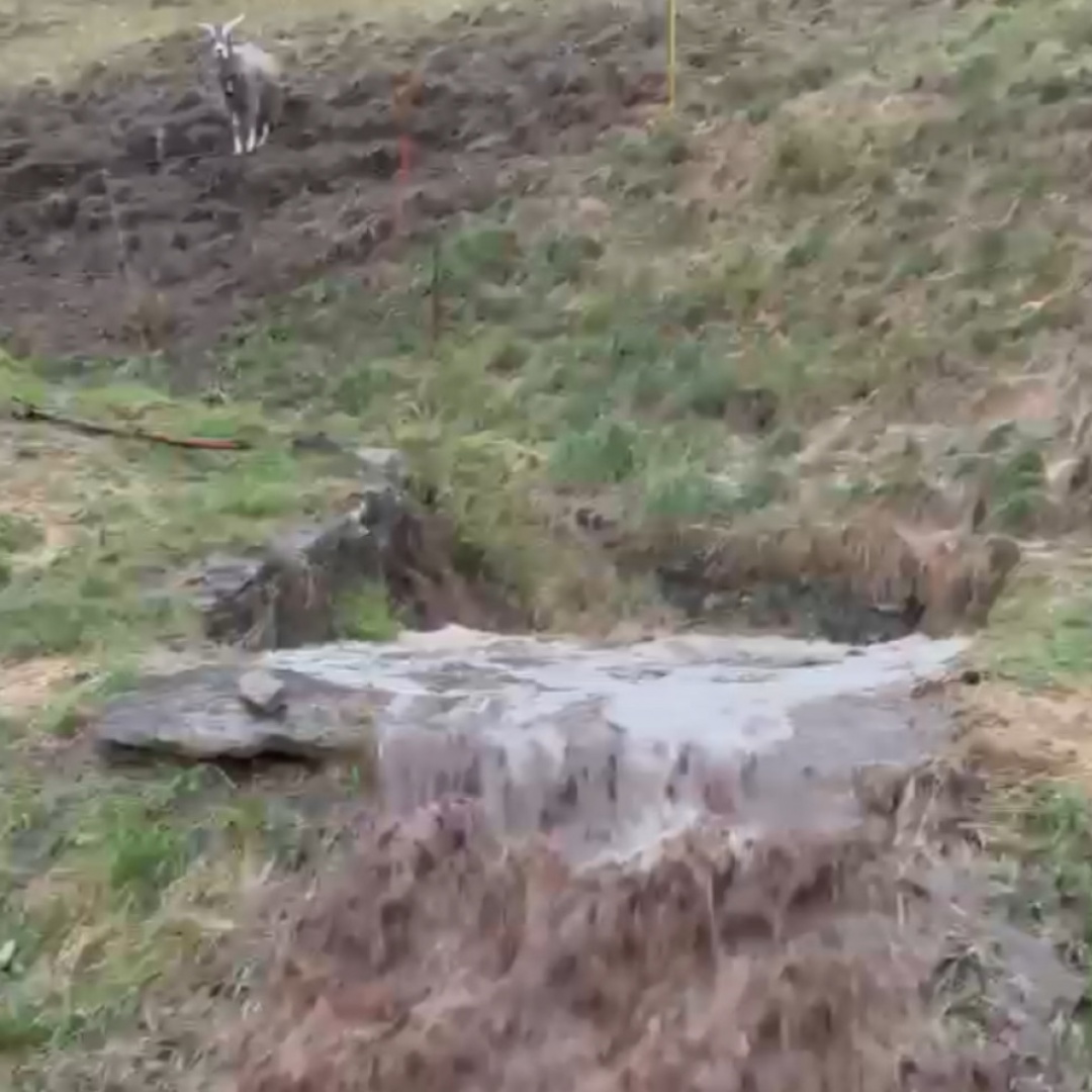 Un fiume di acqua e fango invade Freggio