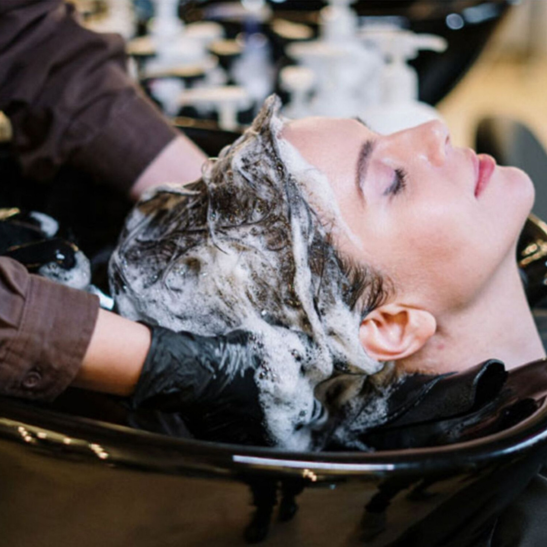 Quanti capelli cadono al giorno: tutte le informazioni da sapere