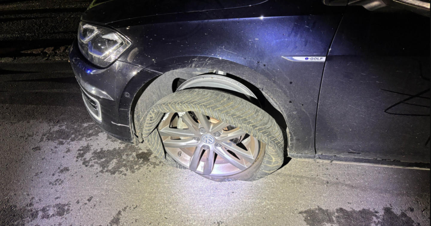 Ruba l'auto a mamma e papà per un giro notturno, ma la bravata finisce male
