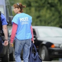 Il fuggitivo riappare e spara ancora sulla polizia