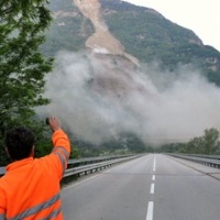 Il video della frana. "Uno spettacolo impressionante". "Come dentro un film"