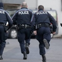 Il "guaritore" ancora barricato in casa