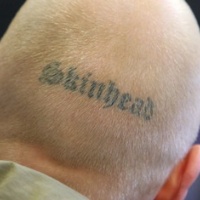 Giovane di estrema sinistra aggredito e ucciso da skinhead