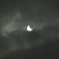 Il romantico incontro tra il Sole e la Luna