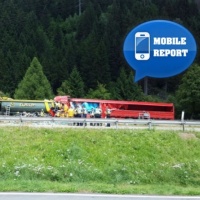 Grave incidente sulla A2, auto schiacciata tra due camion