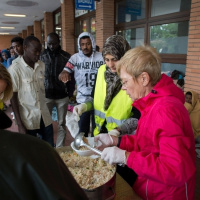 Centinaia di migranti bloccati a Como