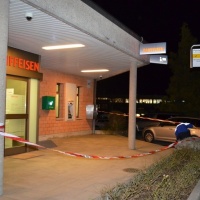 Tentata rapina alla Raiffeisen: autori in fuga