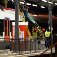 Uomo avvolto dalle fiamme sul treno, morto folgorato