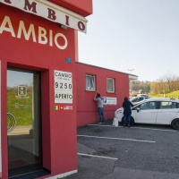 Portavalori rapinato fuori dall'ufficio cambio