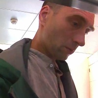 Il 51enne era in assistenza. Aveva già aggredito altre persone