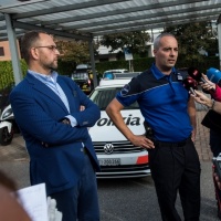 Il poliziotto ha sparato due o tre colpi. Gobbi: «Non siamo nel Far West. Sono vicino all'agente»