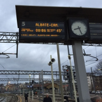 Troppi ritardi per il treno dei frontalieri: «Rimborsate i passeggeri»