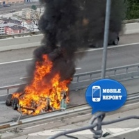 Auto in fiamme sul Ceneri. Galleria chiusa