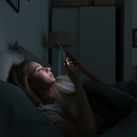 Troppo lavoro e troppa tecnologia: siamo malati di sonno