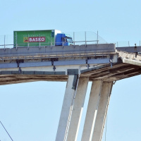 Il camion "Basko" è stato rimosso. Il conducente: «Salvo per miracolo»