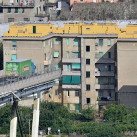 Il crollo del ponte spacca in due la Liguria