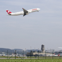 «Chi viaggia in aereo paghi una tassa sul clima»