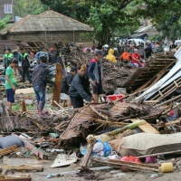 Lo tsunami colpisce la costa, almeno 168 morti