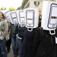 Oltre un migliaio di persone in strada contro il 5G