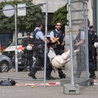 Protesta da Credit Suisse, Greenpeace: «Liberateli subito»