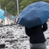 Dispersi dopo la colata di fango: «Non aiuta mettere in guardia la popolazione»