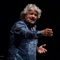 Figlio di Grillo accusato di stupro, aggredita a turno