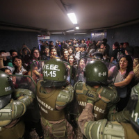 Le proteste infiammano Santiago, è stato di emergenza