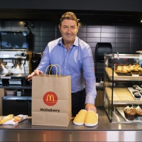 Tresca (fatale) con una dipendente, silurato il Ceo di McDonald's