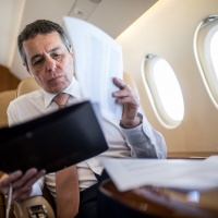 Cassis ci ricasca: prende l'aereo da Berna a Zurigo