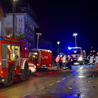 Auto contro un gruppo di turisti in Sudtirolo: sei morti
