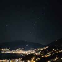 Luci strane in cielo. È opera di Elon Musk?