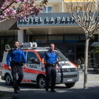 Uccisa «per soldi» nella stanza d'hotel