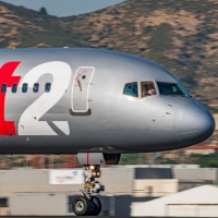 Provò ad aprire un portellone dell'aereo in volo, condannata a 2 anni