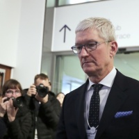 Apple chiude tutti i negozi