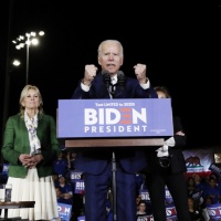 Super Tuesday: Biden sorprende, male Bloomberg