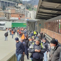 Alla dogana c'è... un po' di fila