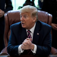 Trump si difende: «Era una proposta sarcastica»